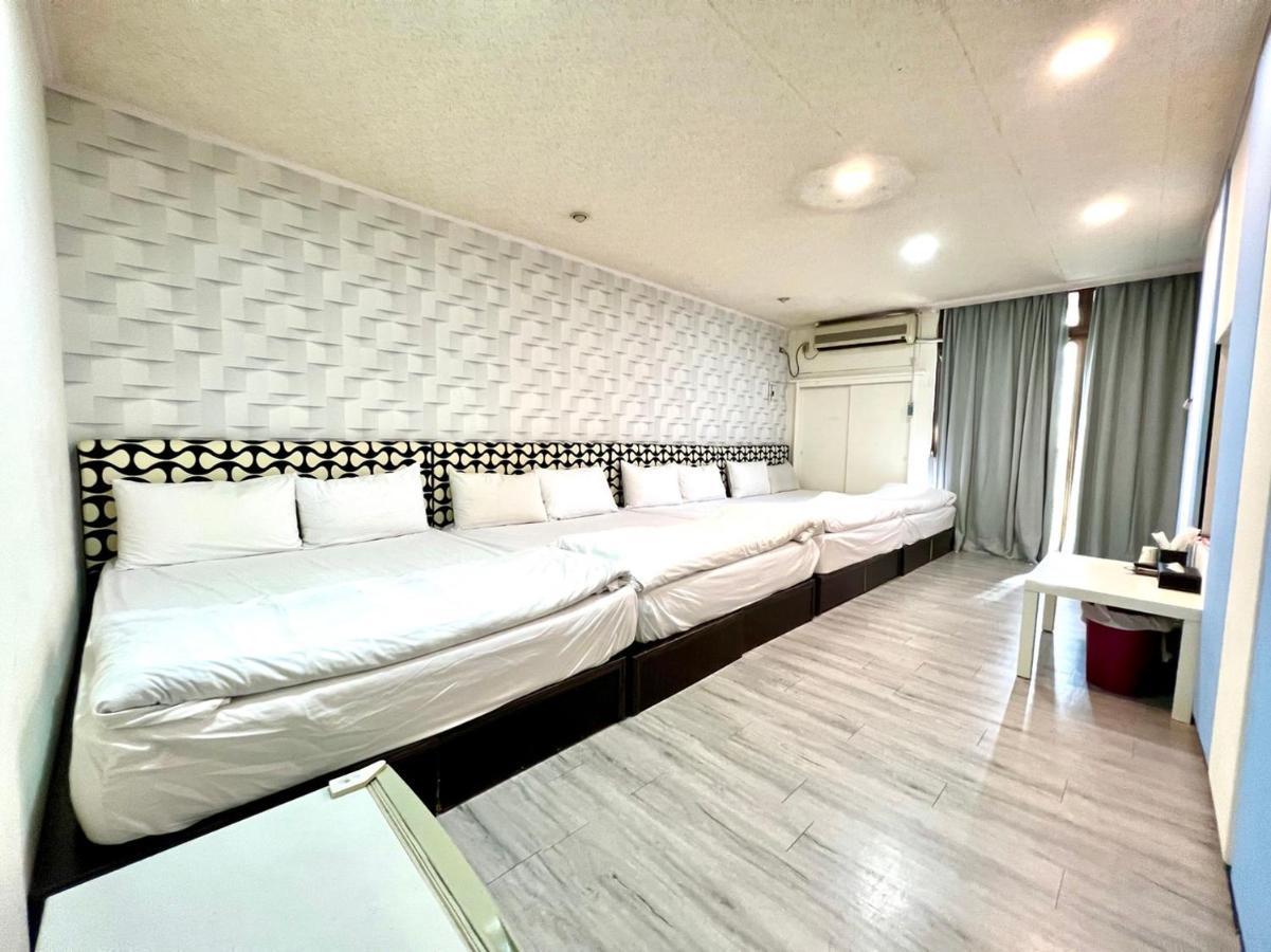 逢甲mickey House Apartment ไถจง ภายนอก รูปภาพ